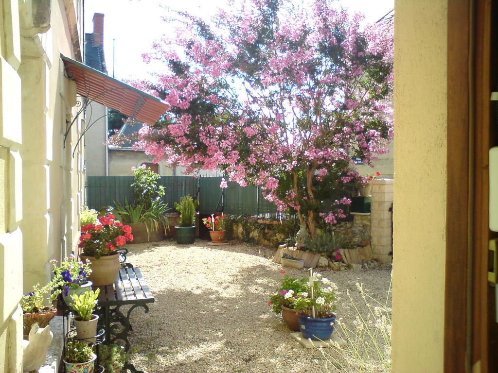 Les Trois Puits Bed & Breakfast Brion-pres-Thouet Exterior foto